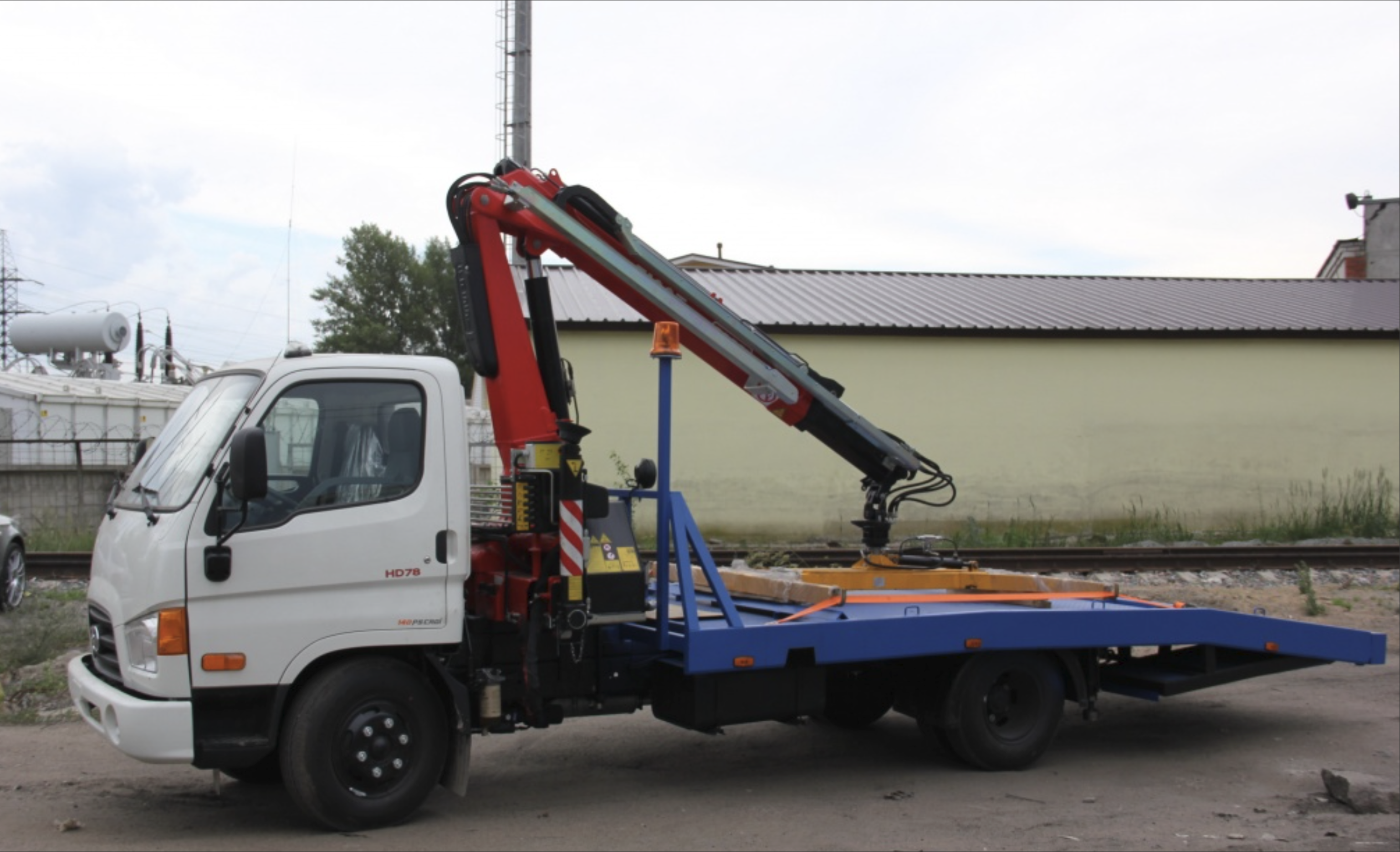 F100AT