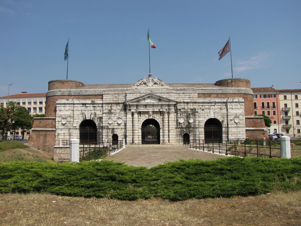 Porta-Nuova.jpg Porta-Nuova.jpg